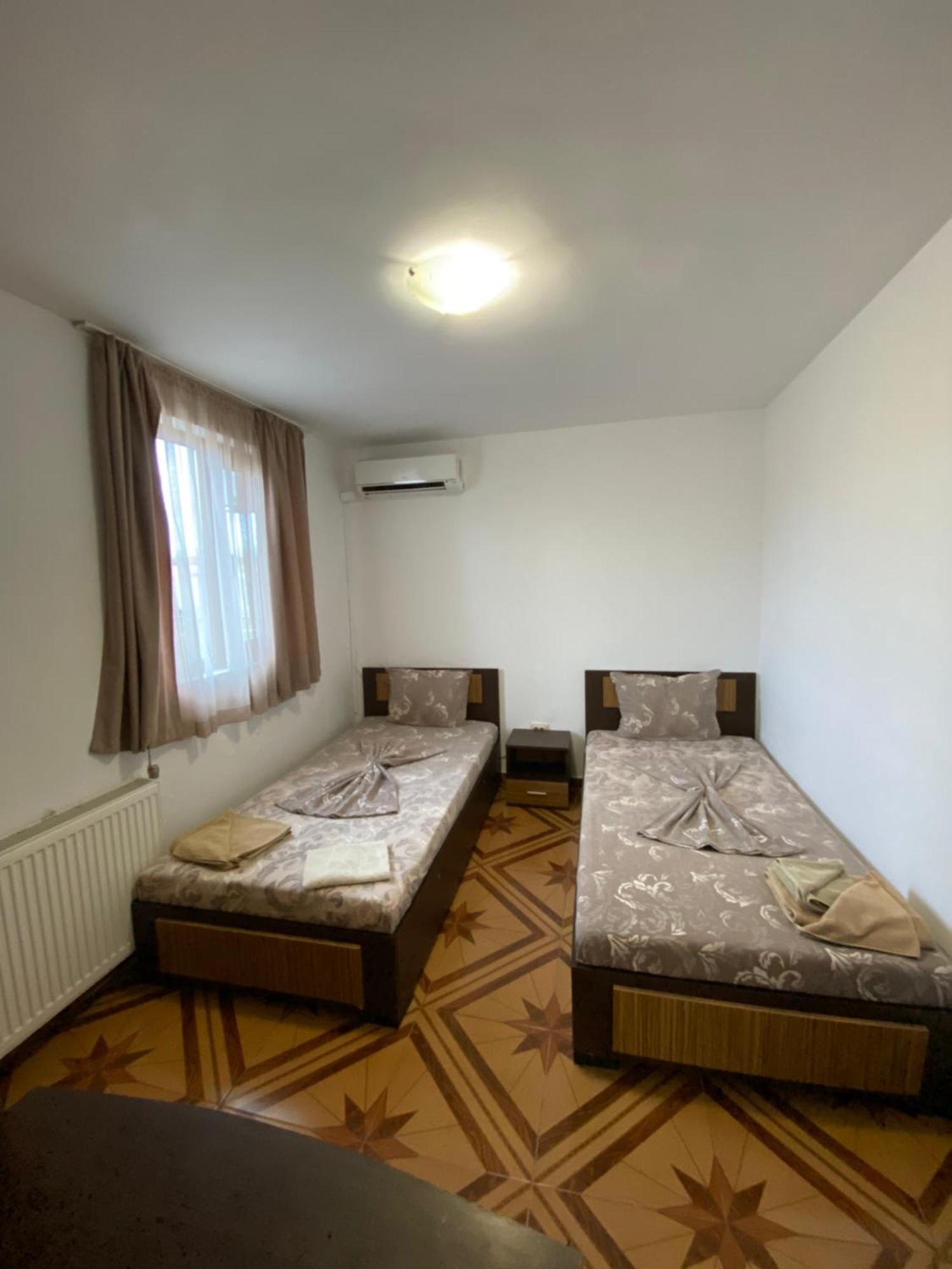 Guest Rooms Wild Duck Ezerets Exterior foto