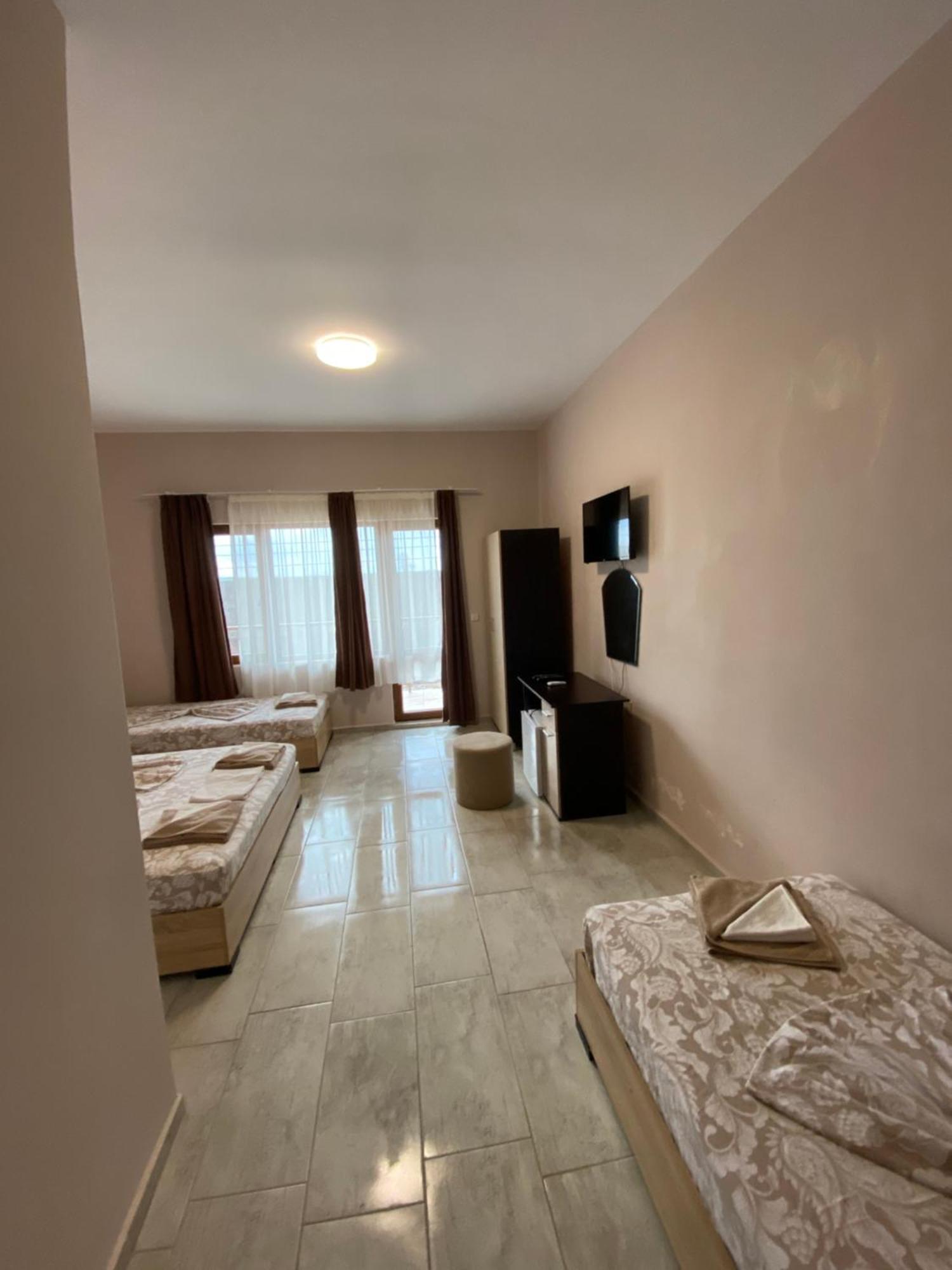 Guest Rooms Wild Duck Ezerets Exterior foto