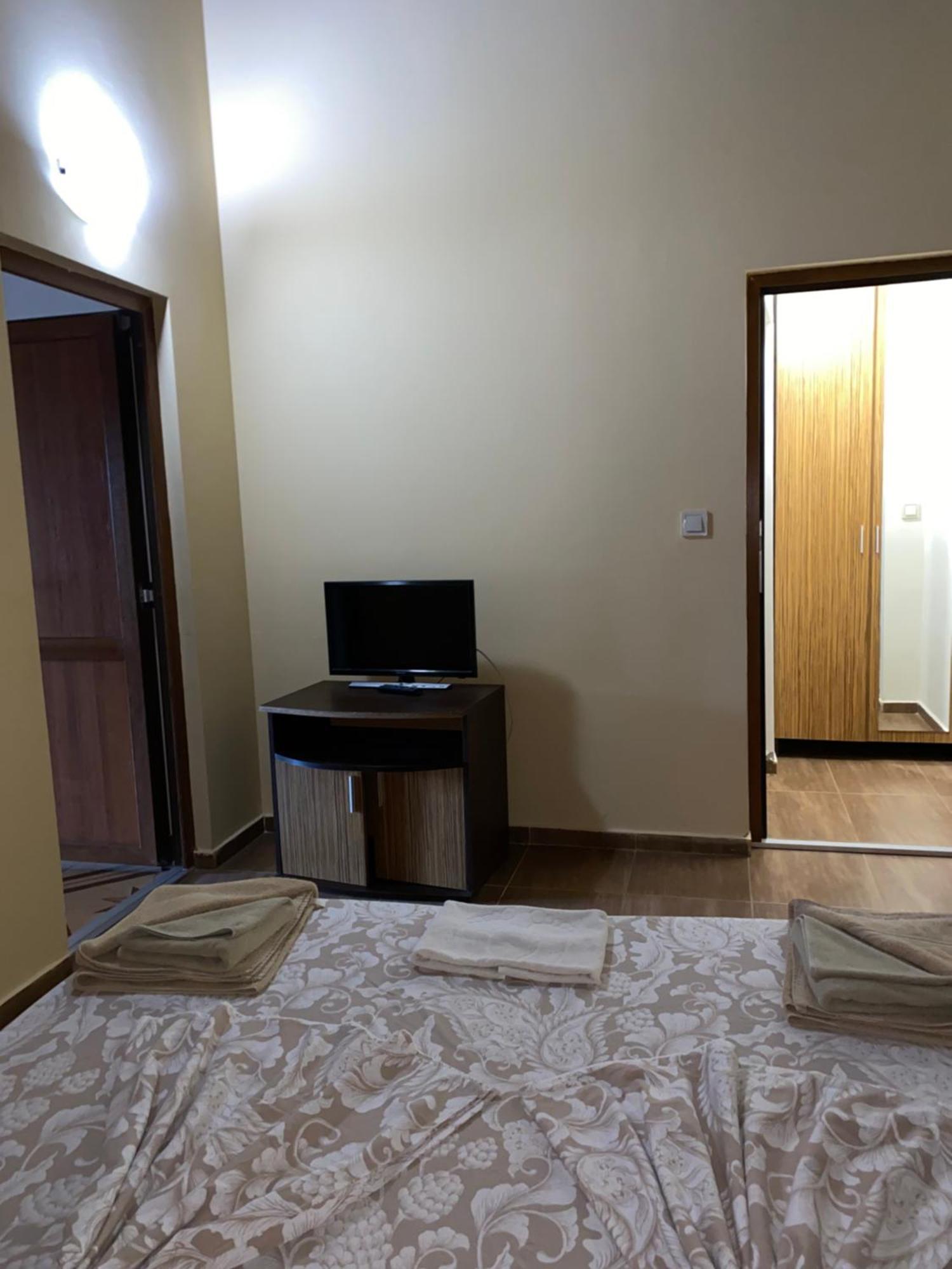 Guest Rooms Wild Duck Ezerets Exterior foto